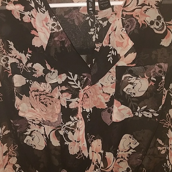 Skull & Flower blouse - Picture 3 of 8